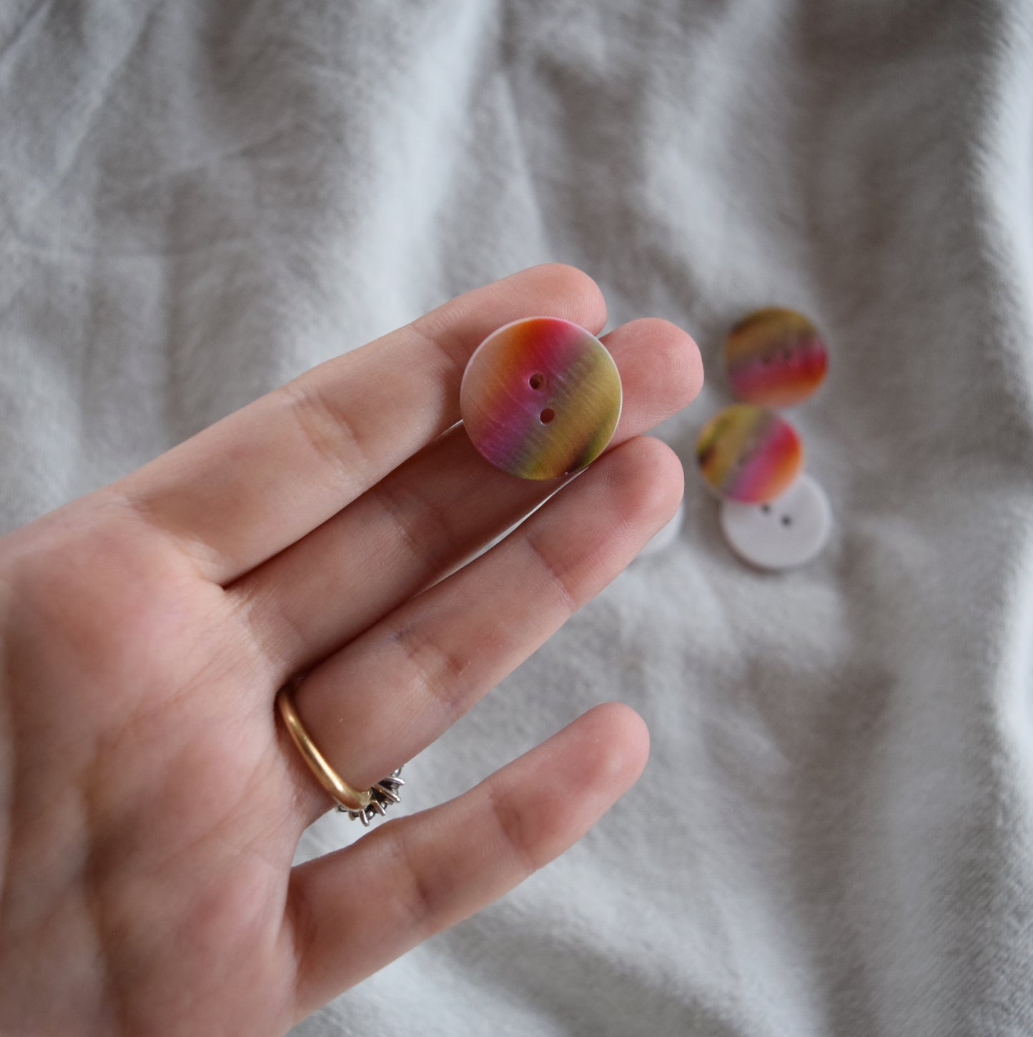Parelmoer, regenboog-knoop 20 mm